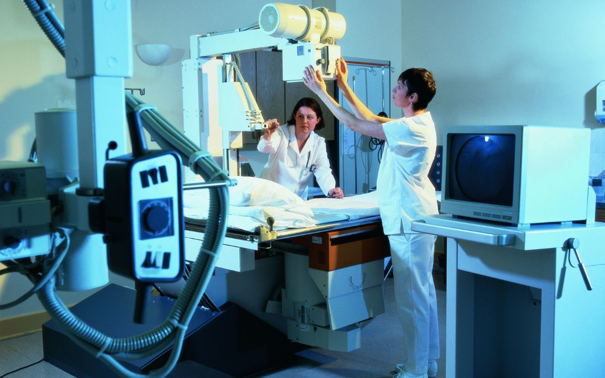Key Considerations When Selecting a Lead Door for Medical Facilities