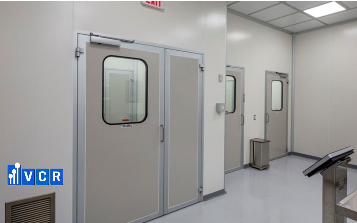 Why do cosmetic factories need high-aesthetic cleanroom doors?