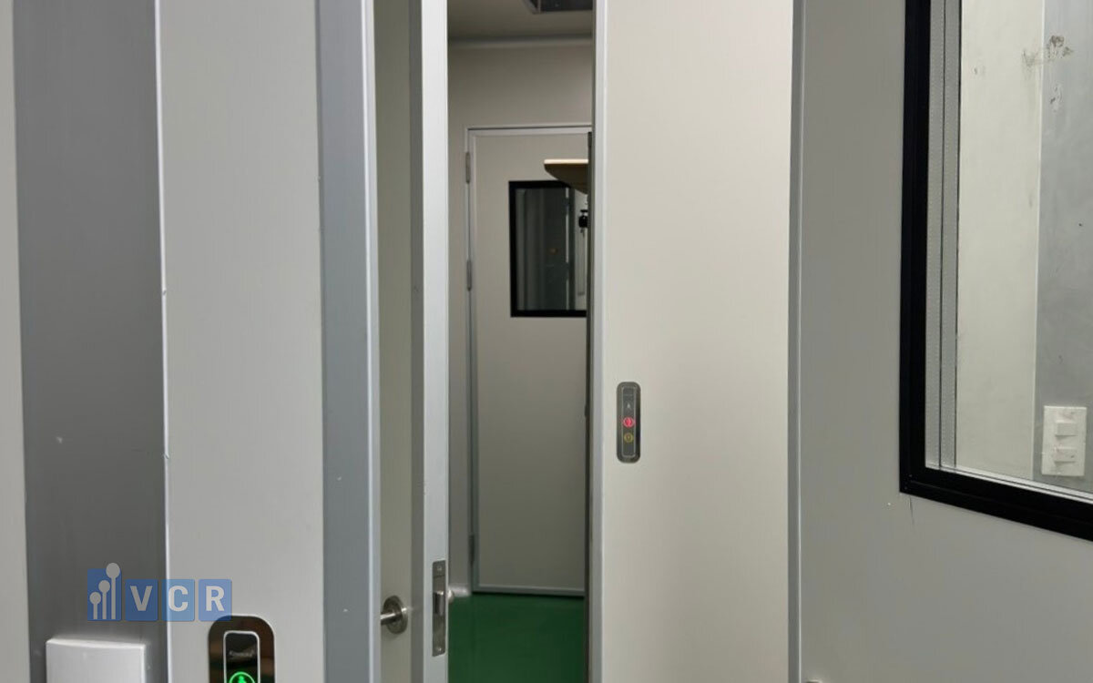 Đặc điểm của cửa panel phòng sạch